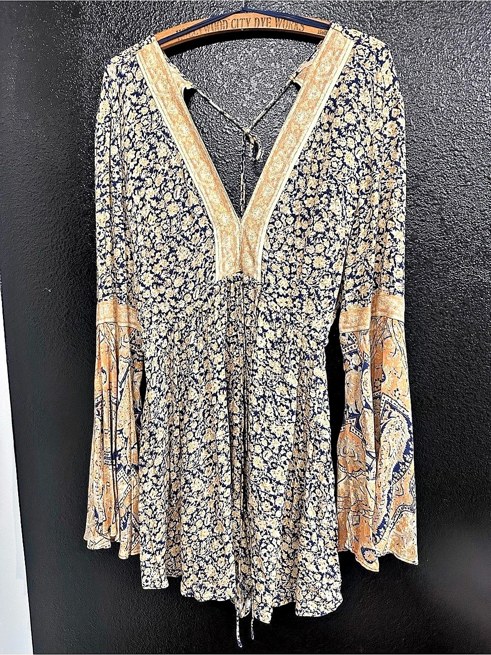 Free People Floral Jumper in Blue/Tan/orange Size Medium Like New